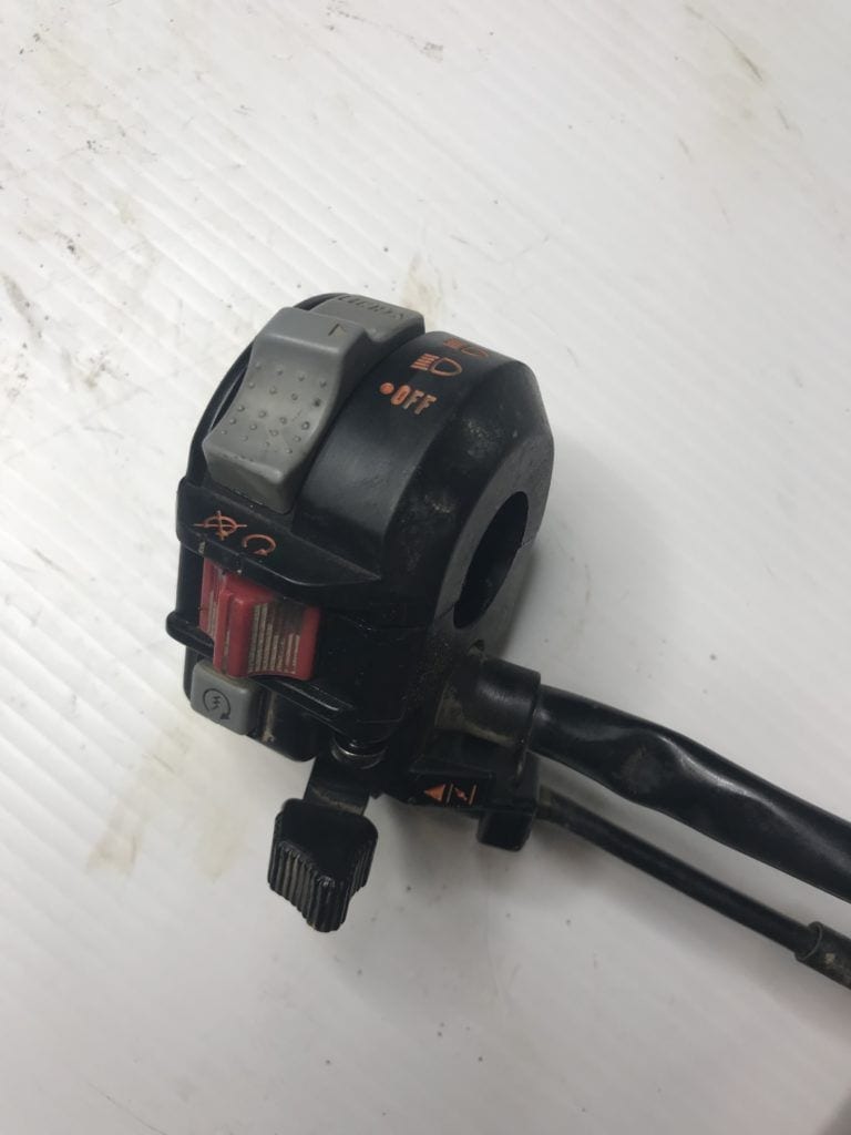 USED OEM GENUINE YAMAHA LEFT HANDLEBAR KILL STOP START LIGHT SWITCH